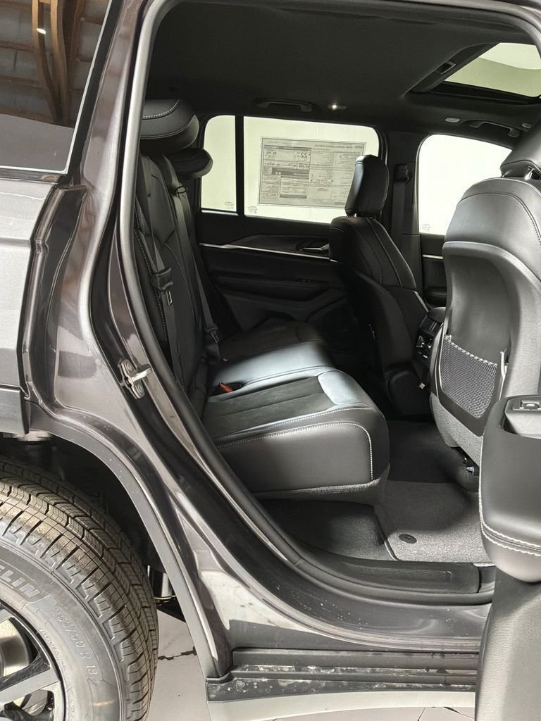 New 2026 Baltic Gray Metallic Clear-Coat Exterior Paint Jeep Altitude image 17