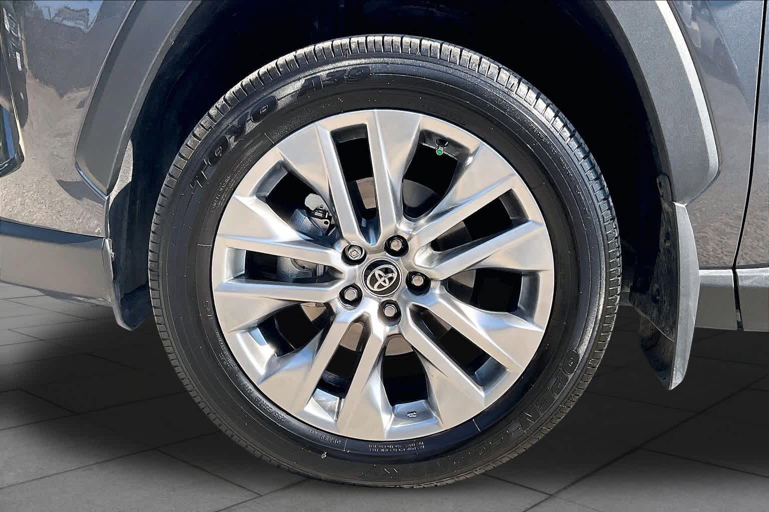 Used 2025 Magnetic Gray Metallic Toyota XLE Premium image 11
