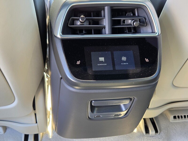 Used 2024  Lucid Touring image 32