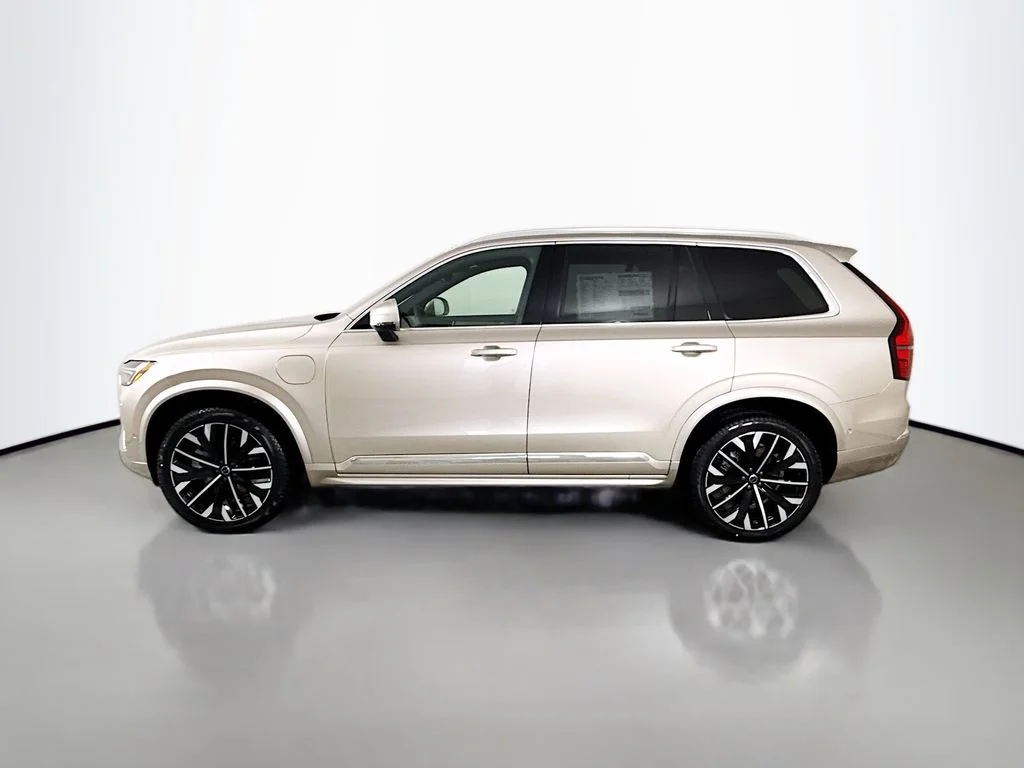 New 2026 Bright Dusk Metallic Volvo T8 Plus image 2