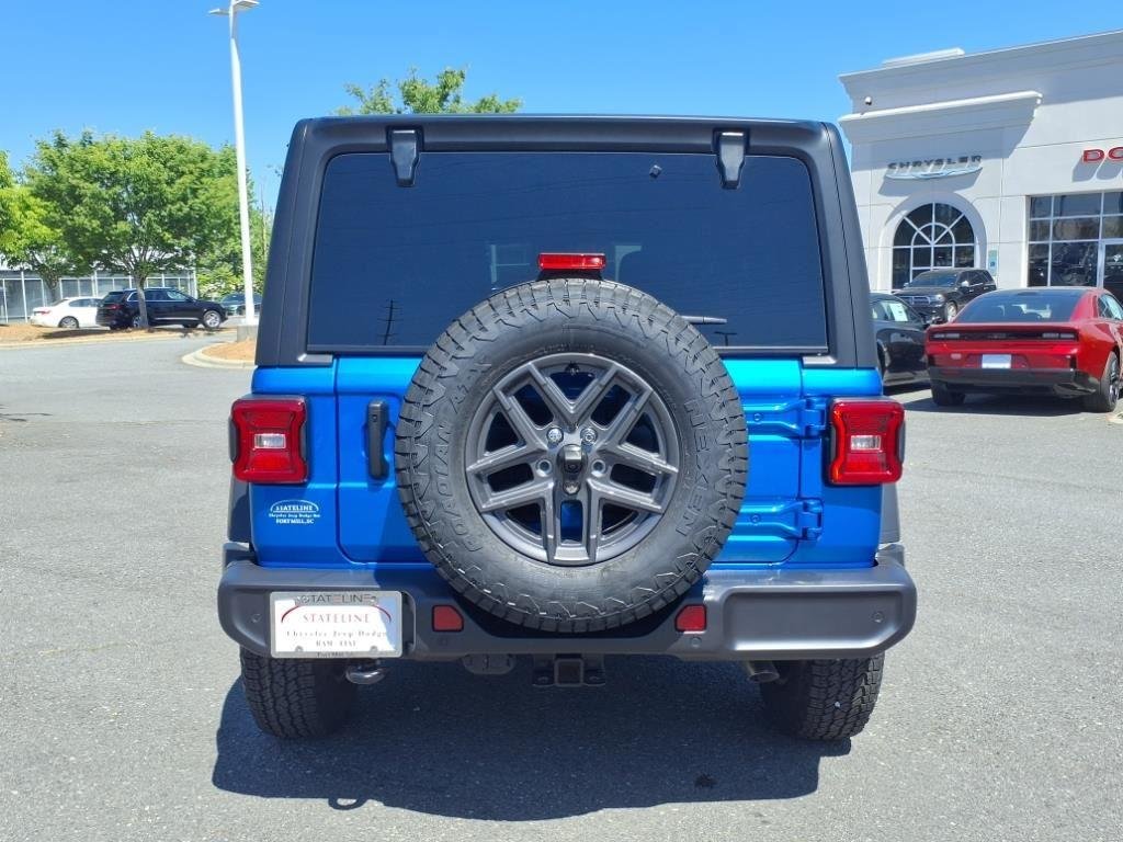 New 2025 Hydro Blue Pearl-Coat Exterior Paint Jeep Sport S image 16