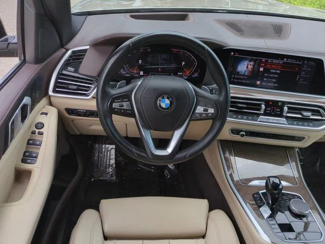 Used 2019 Beige BMW xDrive40i image 15