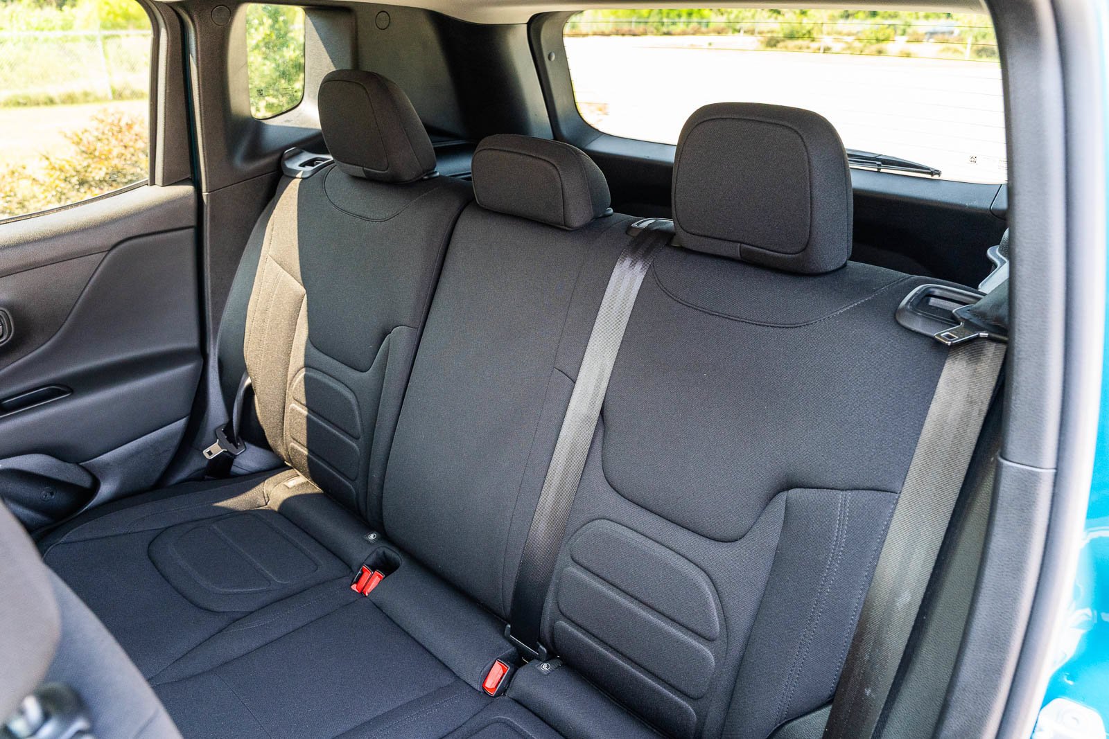 Used 2022 Teal Jeep Latitude image 17