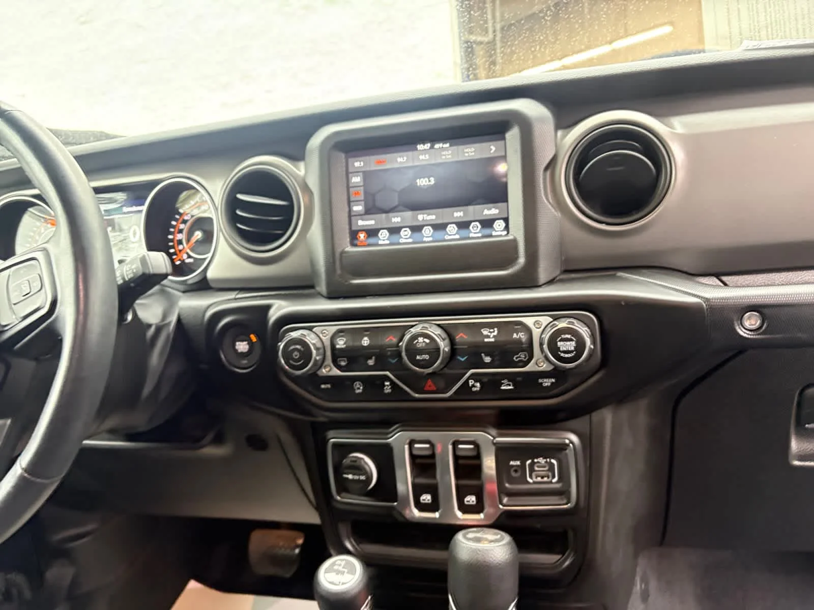 Used 2022 Black Clearcoat Jeep Sport S image 19