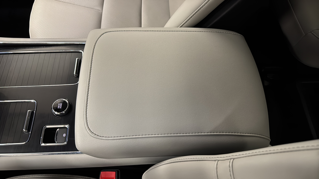 Used 2025 Red Carpet Metallic Tinted Clearcoat Lincoln Premiere image 24
