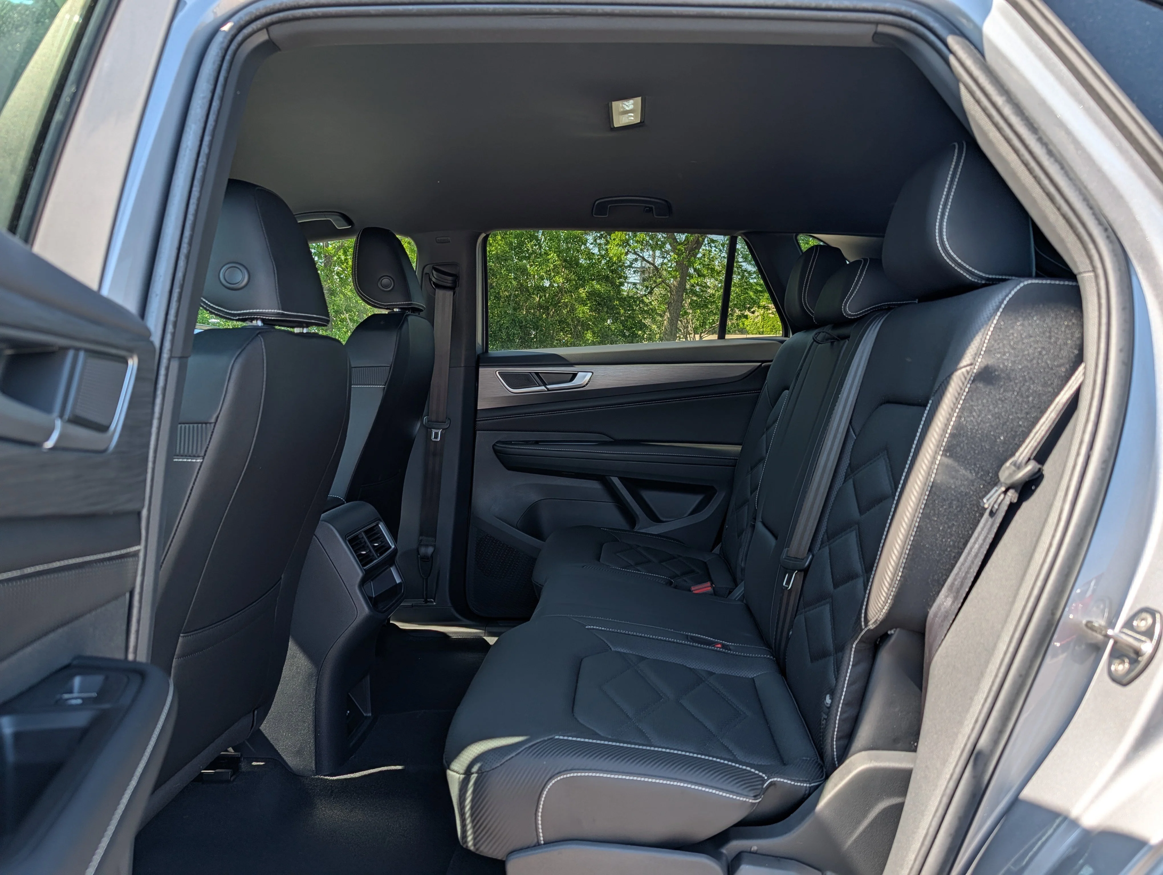 New 2026 Silver Mist Metallic Volkswagen 2.0T SE image 6