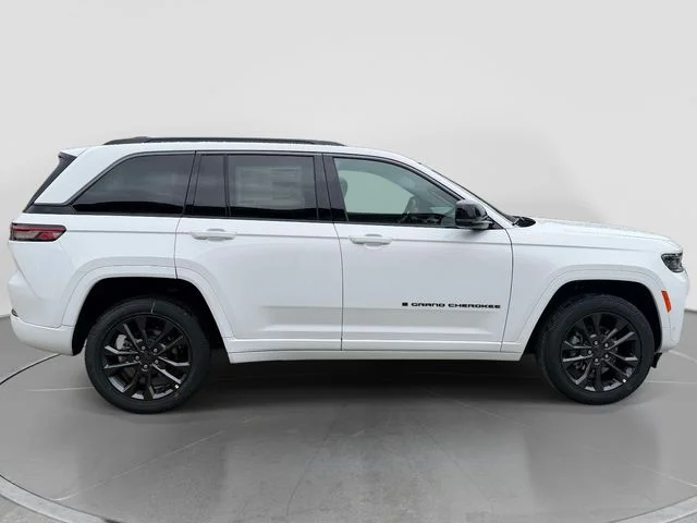 New 2026 Bright White Clear-Coat Exterior Paint Jeep Limited Reserve image 2