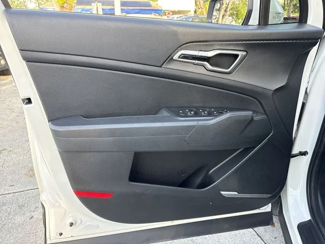 2023 Kia Sportage LX - Photo 13