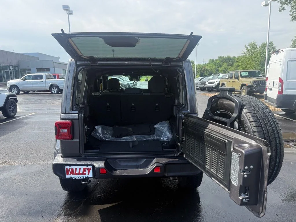 Used 2025 Gray Jeep Sahara 4xe image 49