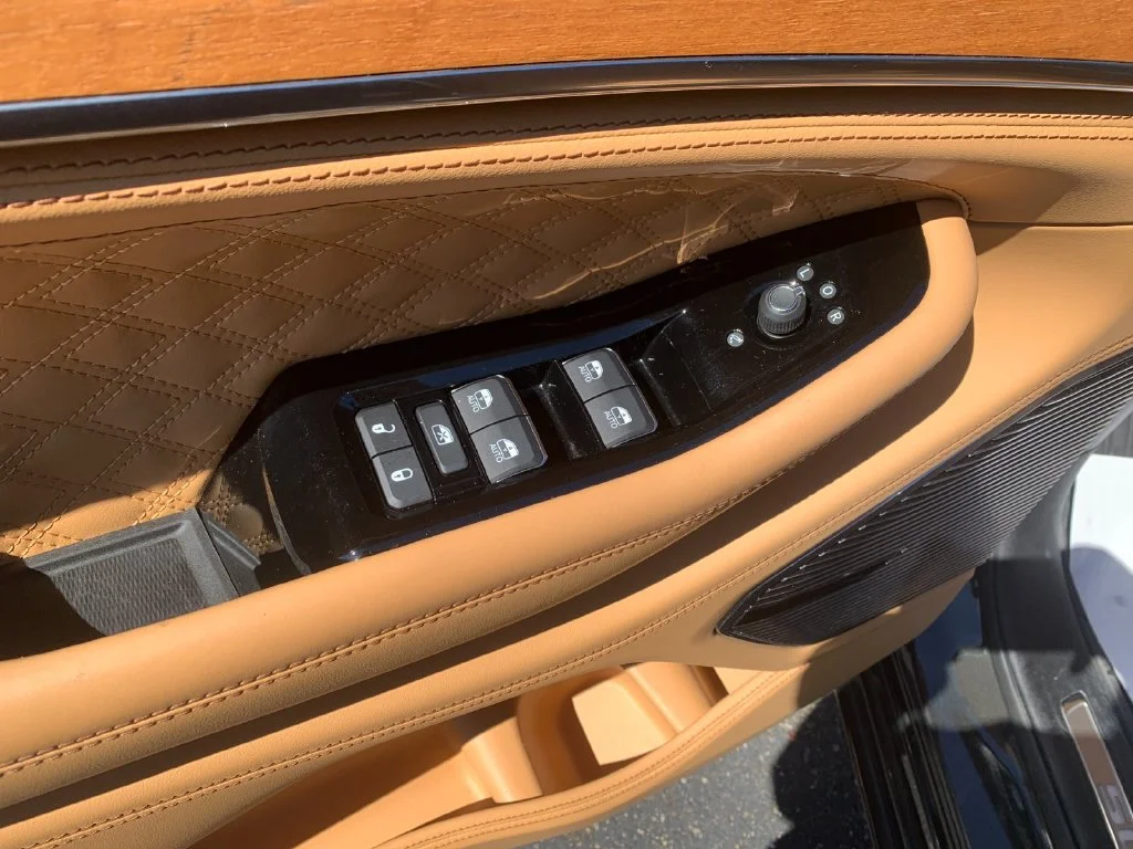 Used 2023  Jeep Summit Reserve image 13