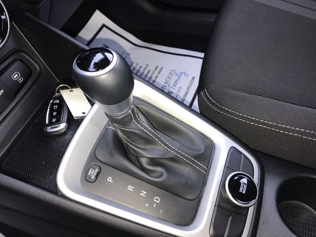 Used 2025 Blue Hyundai SEL image 21