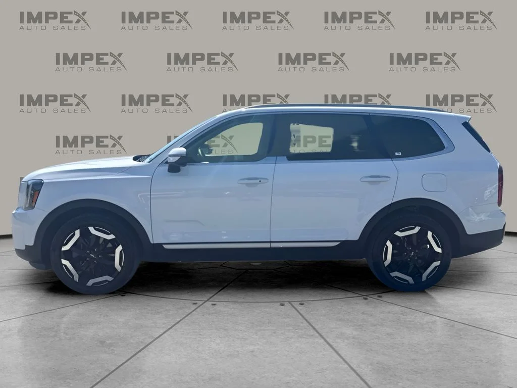 Used 2024 White Kia S image 2