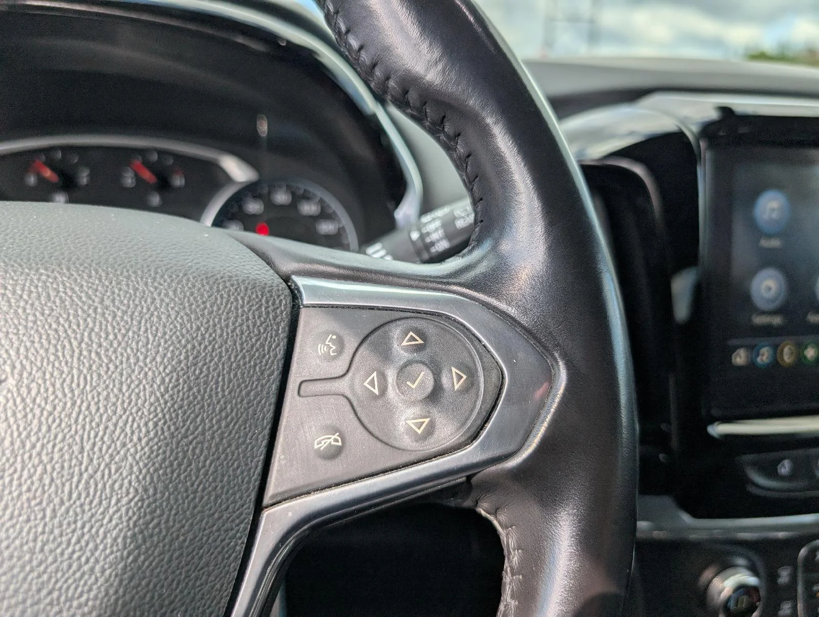 Used 2020 BLACK CHERRY METALLIC Chevrolet LT Cloth image 14