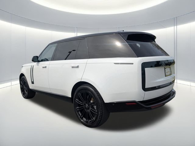 Used 2024 White Land Rover SE image 4