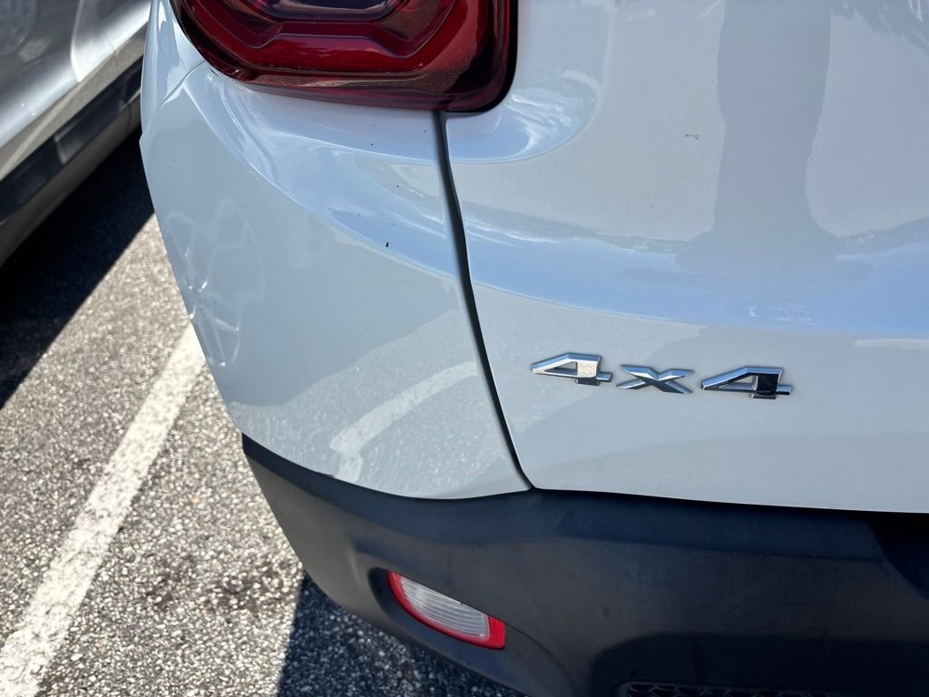 Used 2019 White Jeep Latitude image 9