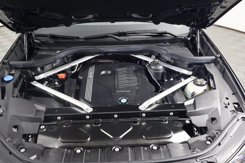 Used 2022 Black Sapphire Metallic BMW xDrive40i image 15