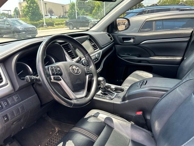Used 2018 Midnight Black Metallic Toyota SE image 6