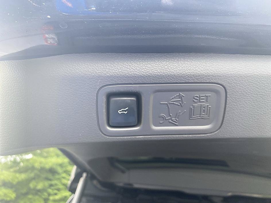 Used 2018 Shadow Black Ford Limited image 28