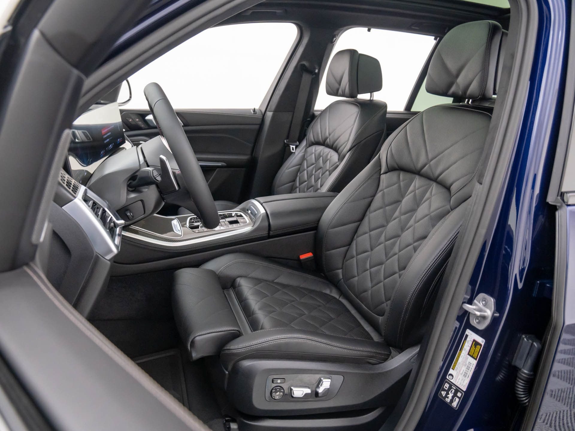 Used 2026 Tanzanite Blue II Metallic BMW M60i image 16