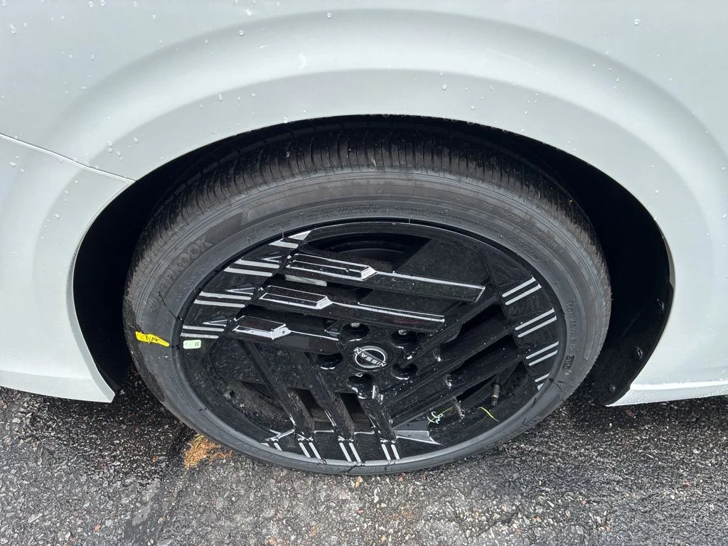 New 2026 Aspen White TriCoat / Super Black Two-tone Nissan SR image 11