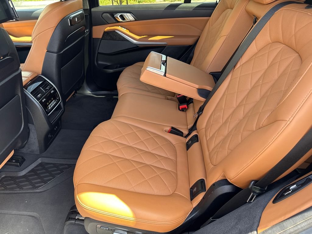 Used 2024 Gray BMW xDrive40i image 18
