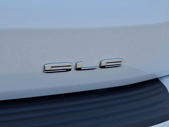 Used 2023 Summit White GMC SLE image 31
