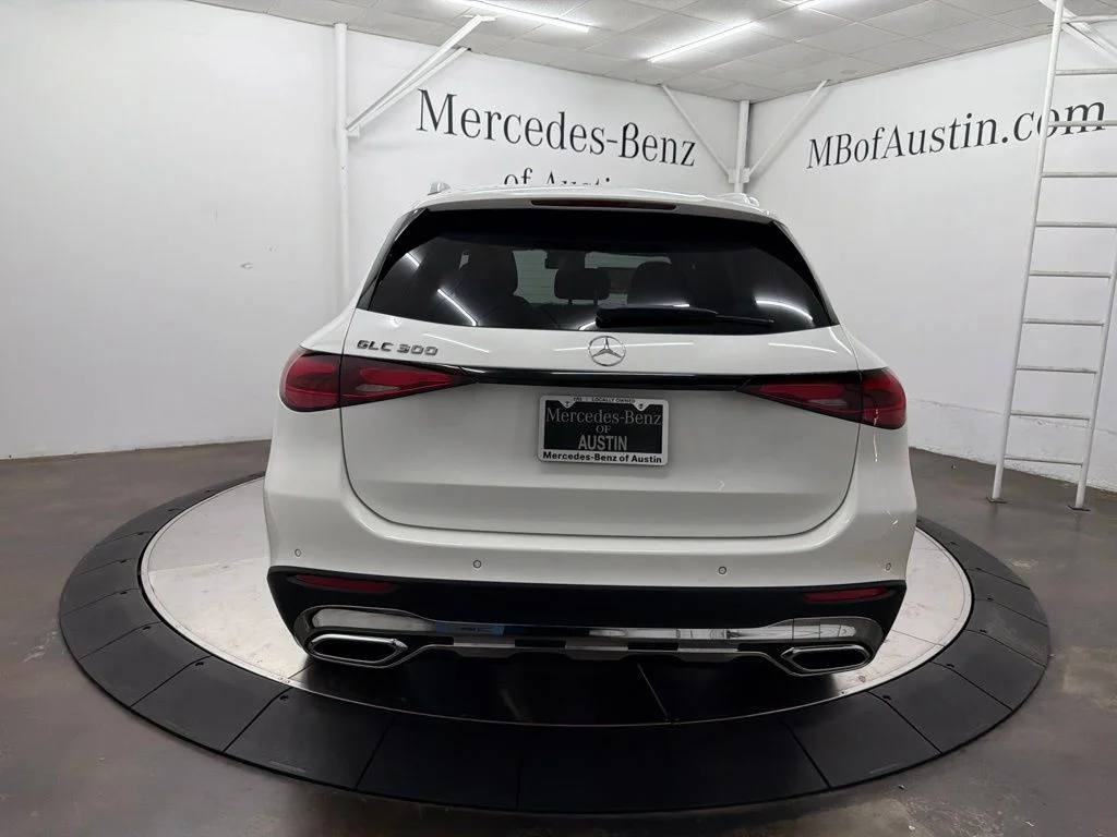 New 2027 White Mercedes-Benz GLC 300 image 6