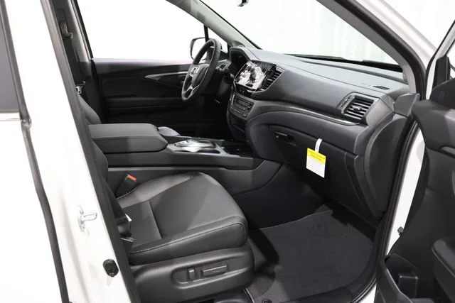 New 2026 Platinum White Pearl Honda RTL image 14