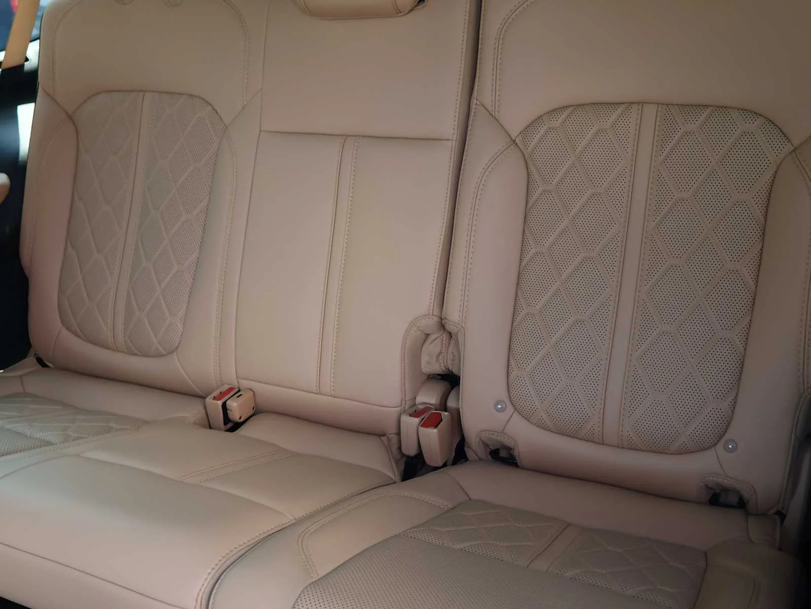 Used 2023 Bright White Clearcoat Jeep Series III image 27