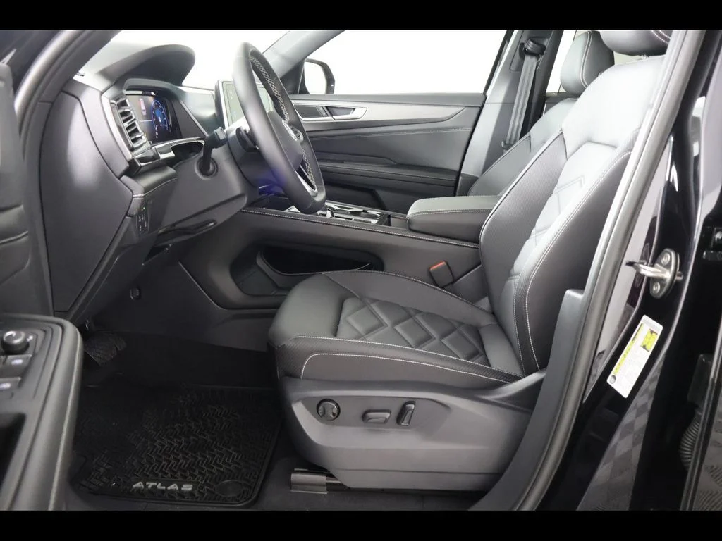 New 2026 Black Volkswagen 2.0T SE w/Technology image 20