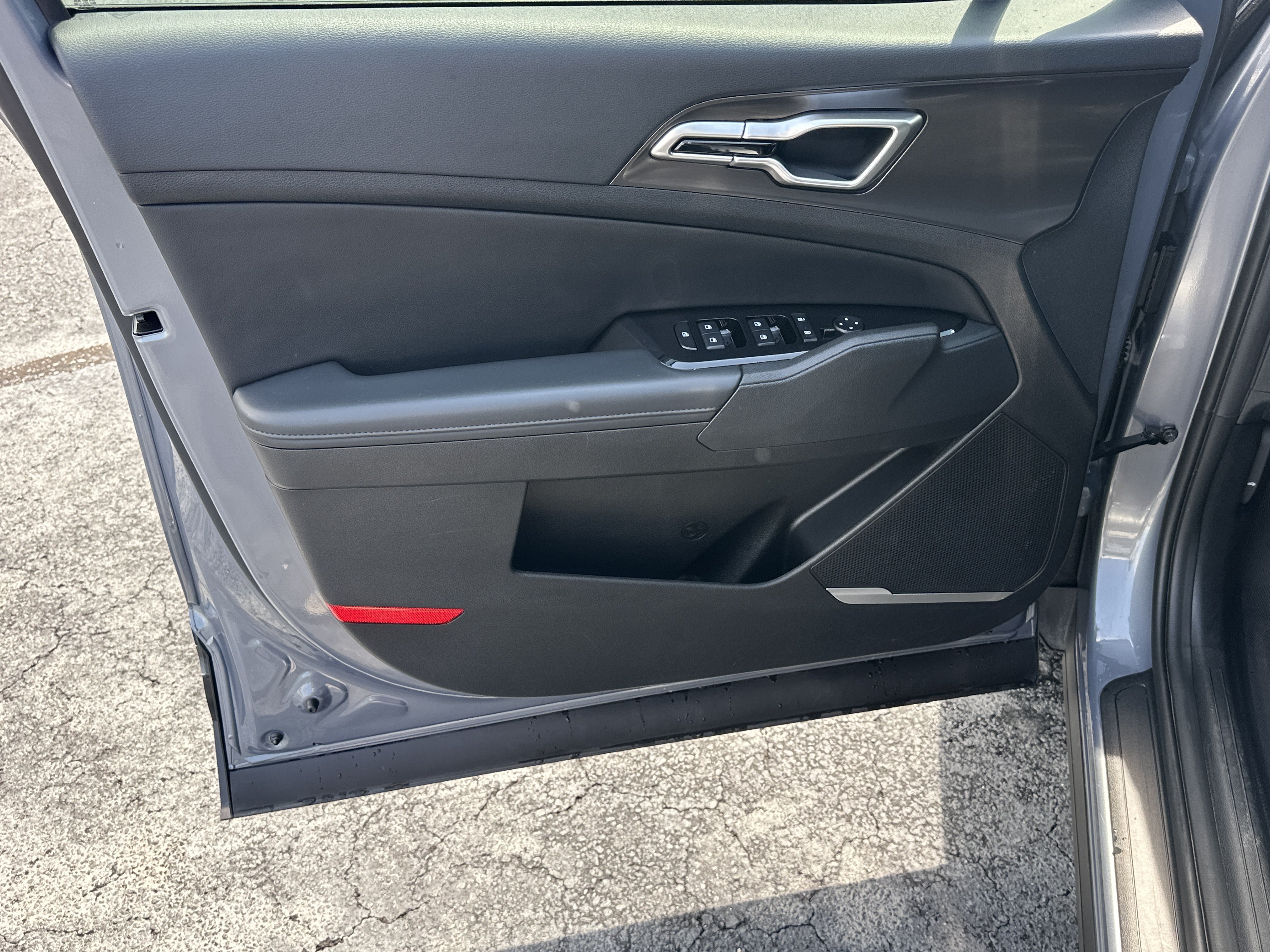 Used 2025 Everlasting Silver Kia EX image 11
