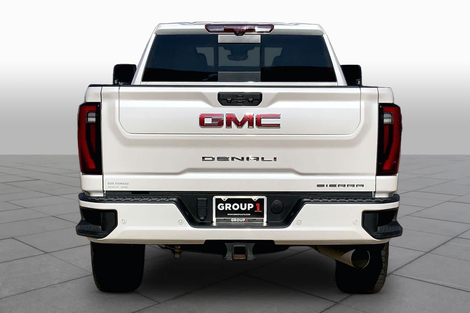 Used 2025 White Frost Tricoat GMC Denali image 5
