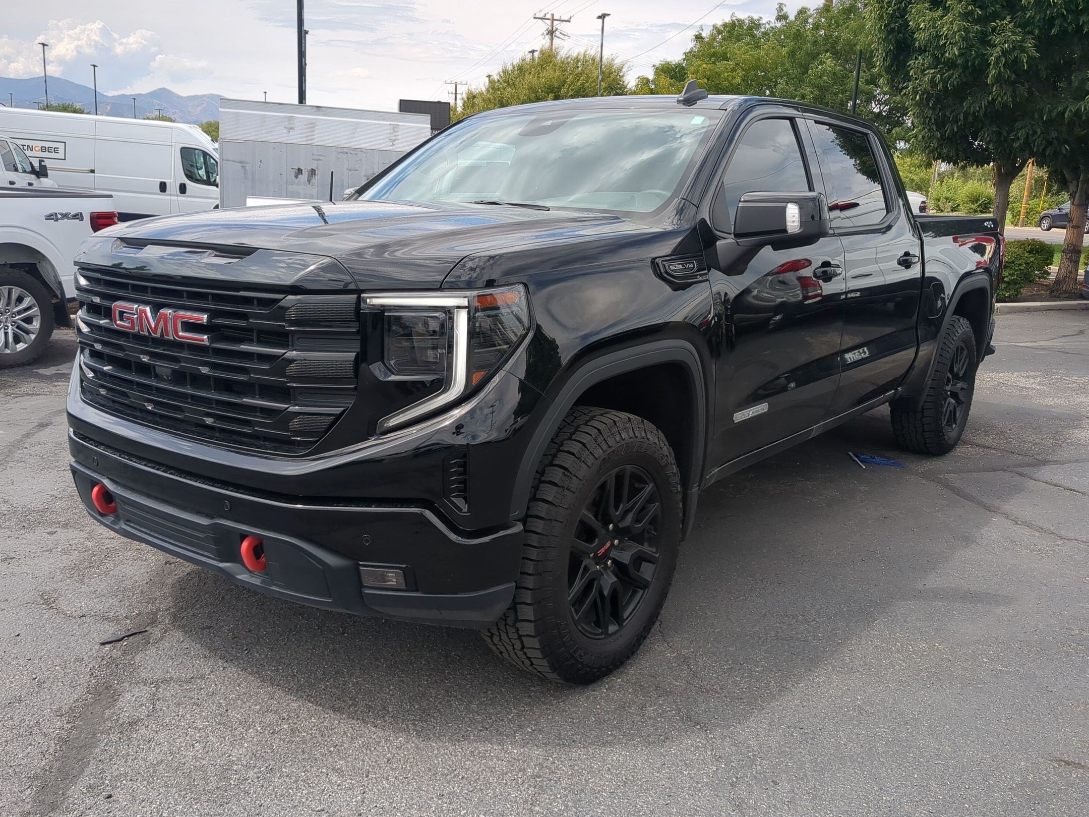 Used 2024 Onyx Black GMC Elevation image 9