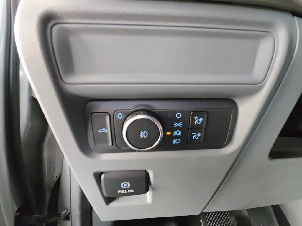 Used 2021 Silver Ford XLT image 26