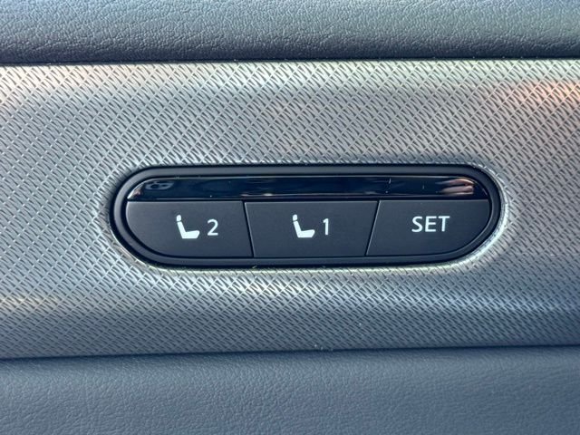 New 2027 RADIANT WHITE INFINITI Luxe FWD image 18