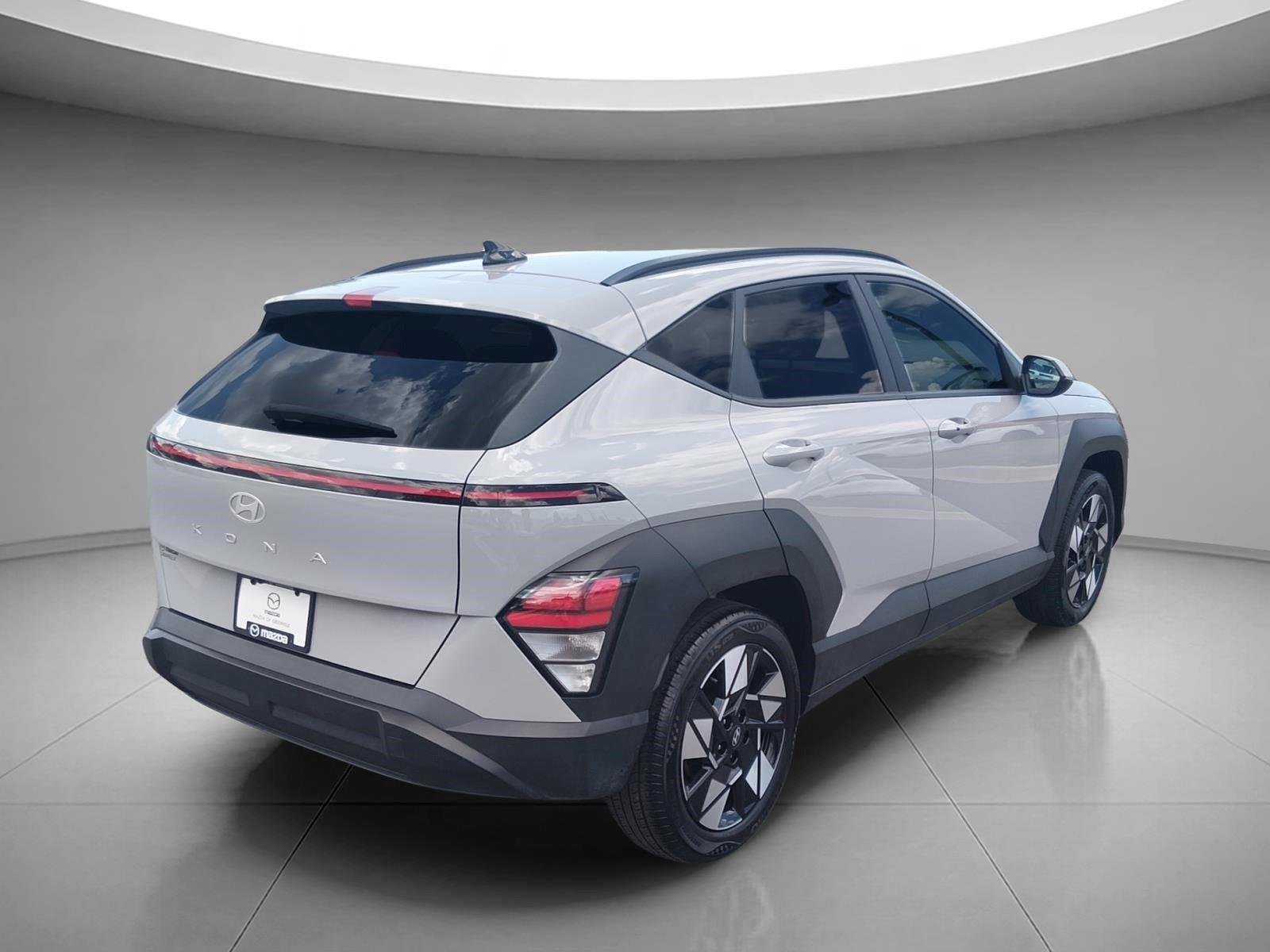 Used 2025 Cyber Gray Metallic Hyundai SEL image 5
