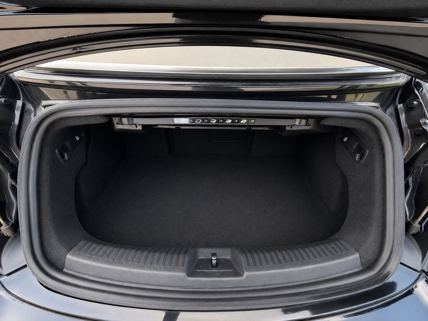 Used 2013 Black Uni/Beige Roof Volkswagen 2.5L image 11