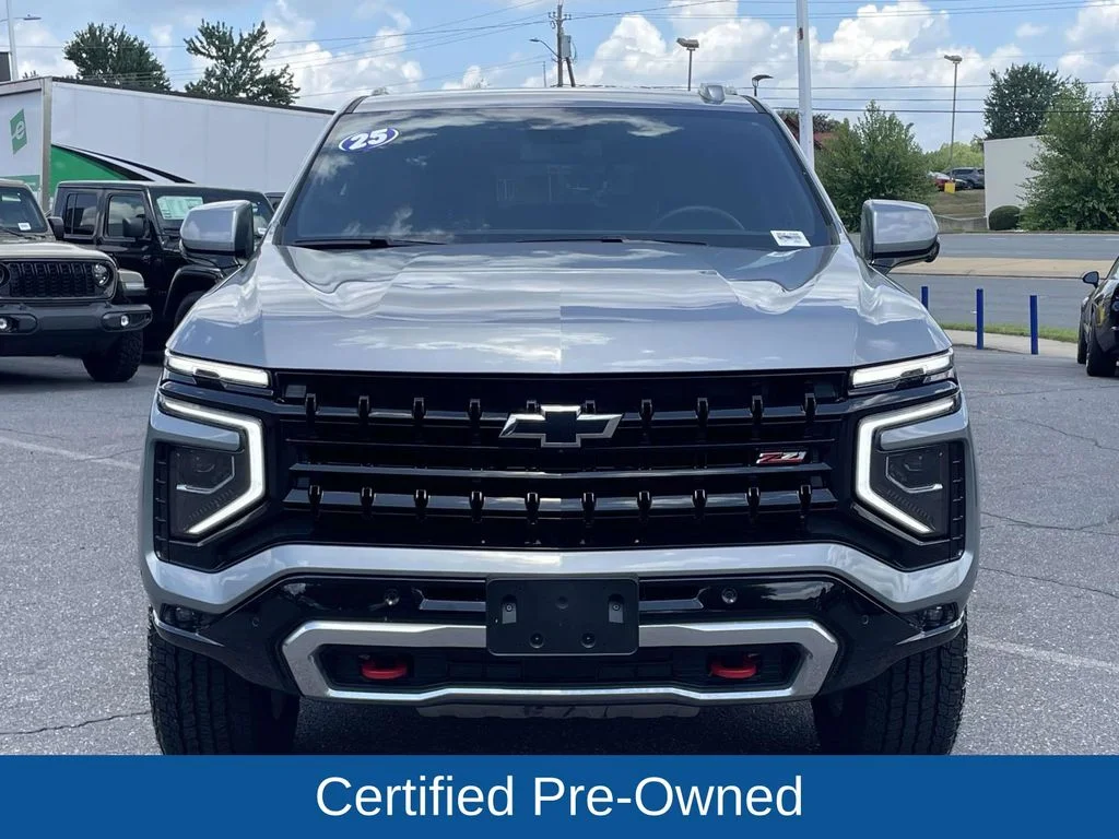 Used 2025 Gray Chevrolet Z71 image 3