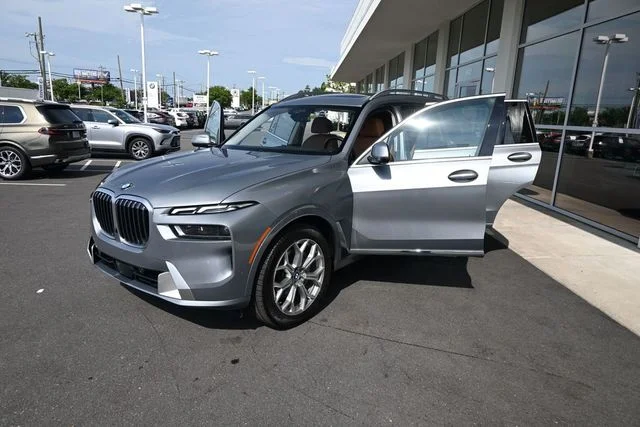 Used 2024 Gray BMW xDrive40i image 41