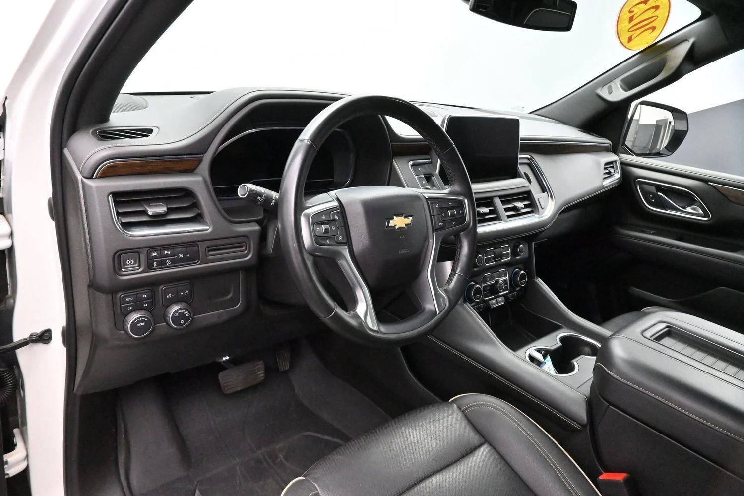 Used 2023 Iridescent Pearl Tricoat Chevrolet Premier image 18