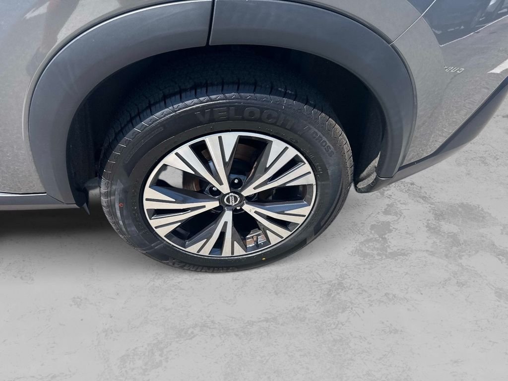 Used 2021 Gray Nissan SV image 13