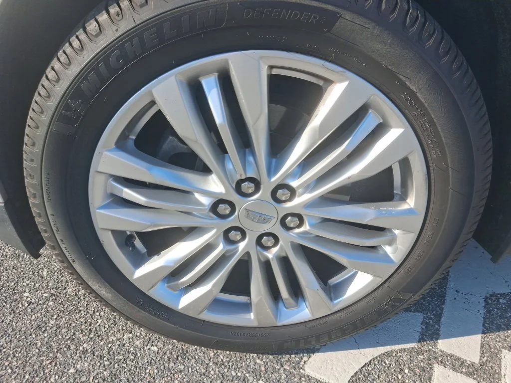 Used 2018 Silver Cadillac Premium Luxury image 18