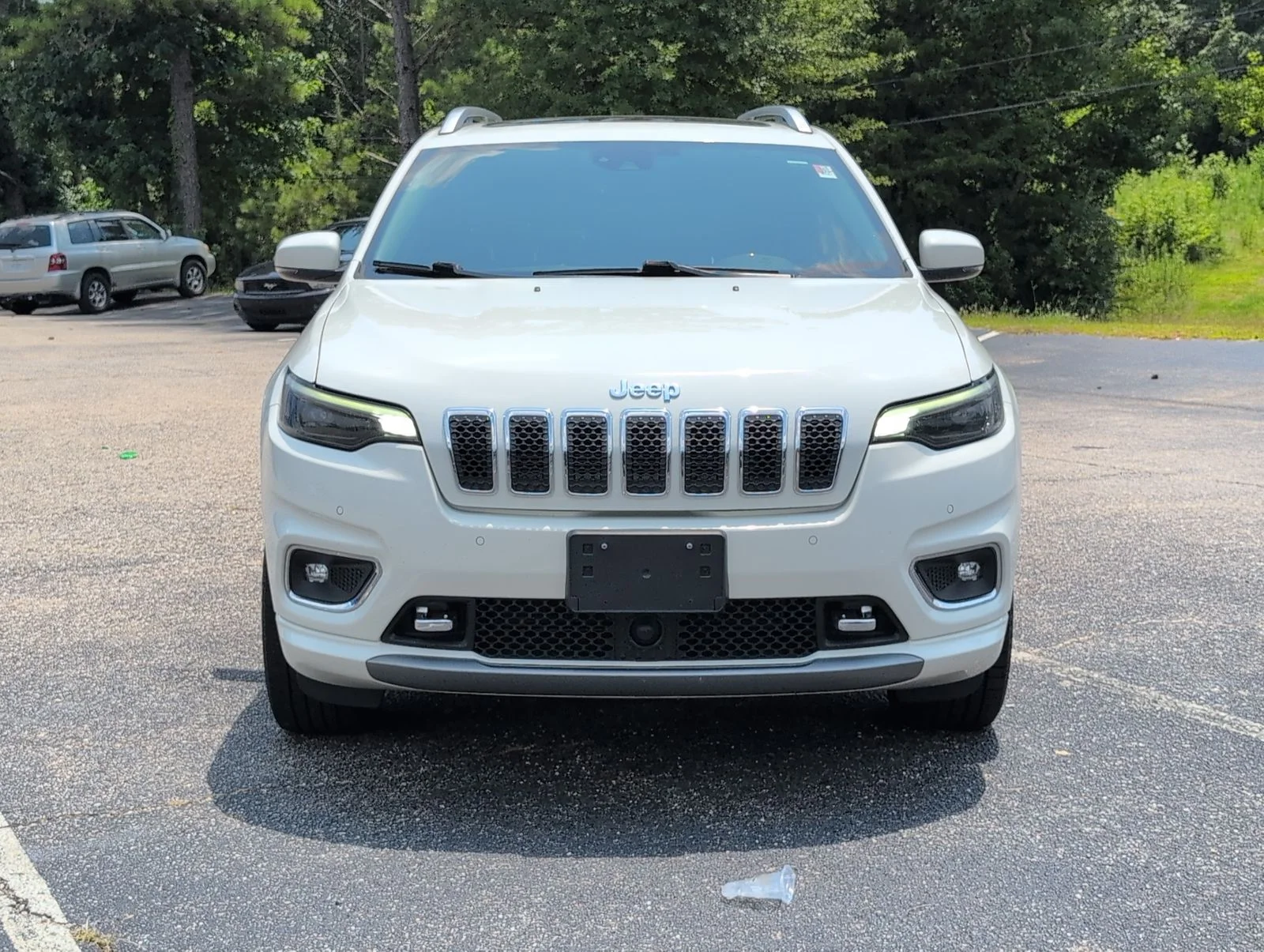 Used 2019 White Jeep Overland image 10