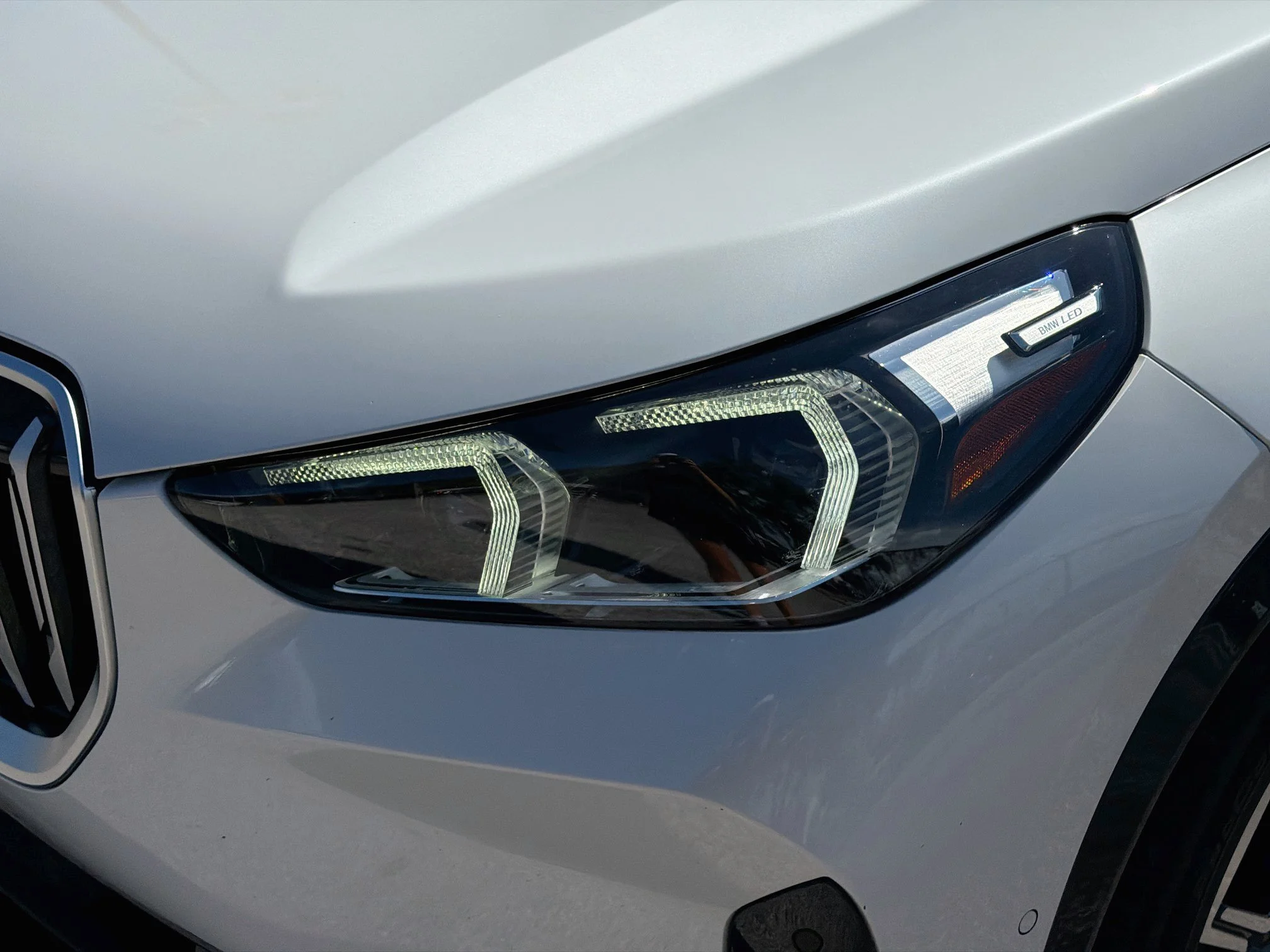 Used 2024 Mineral White Metallic BMW xDrive28i image 9