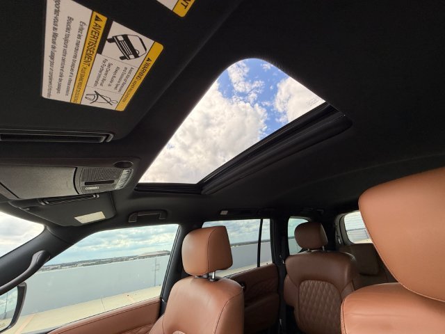Used 2022 White INFINITI Sensory image 29