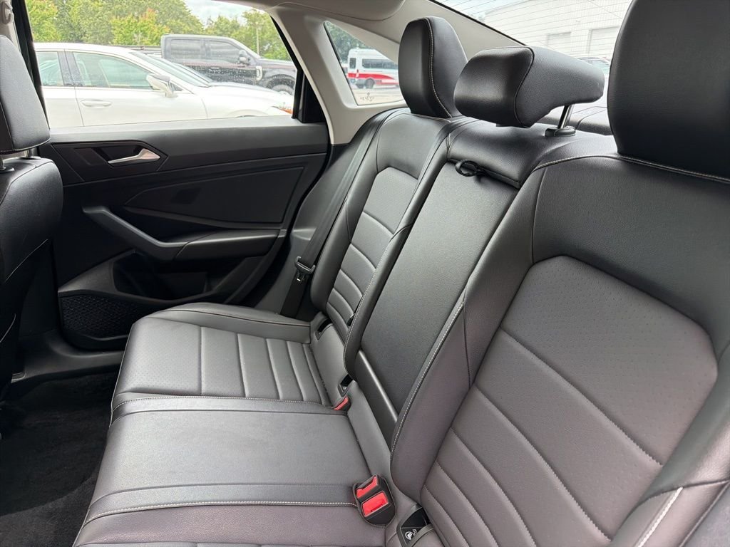 Certified Used 2023 Black Volkswagen 1.5T SE image 11