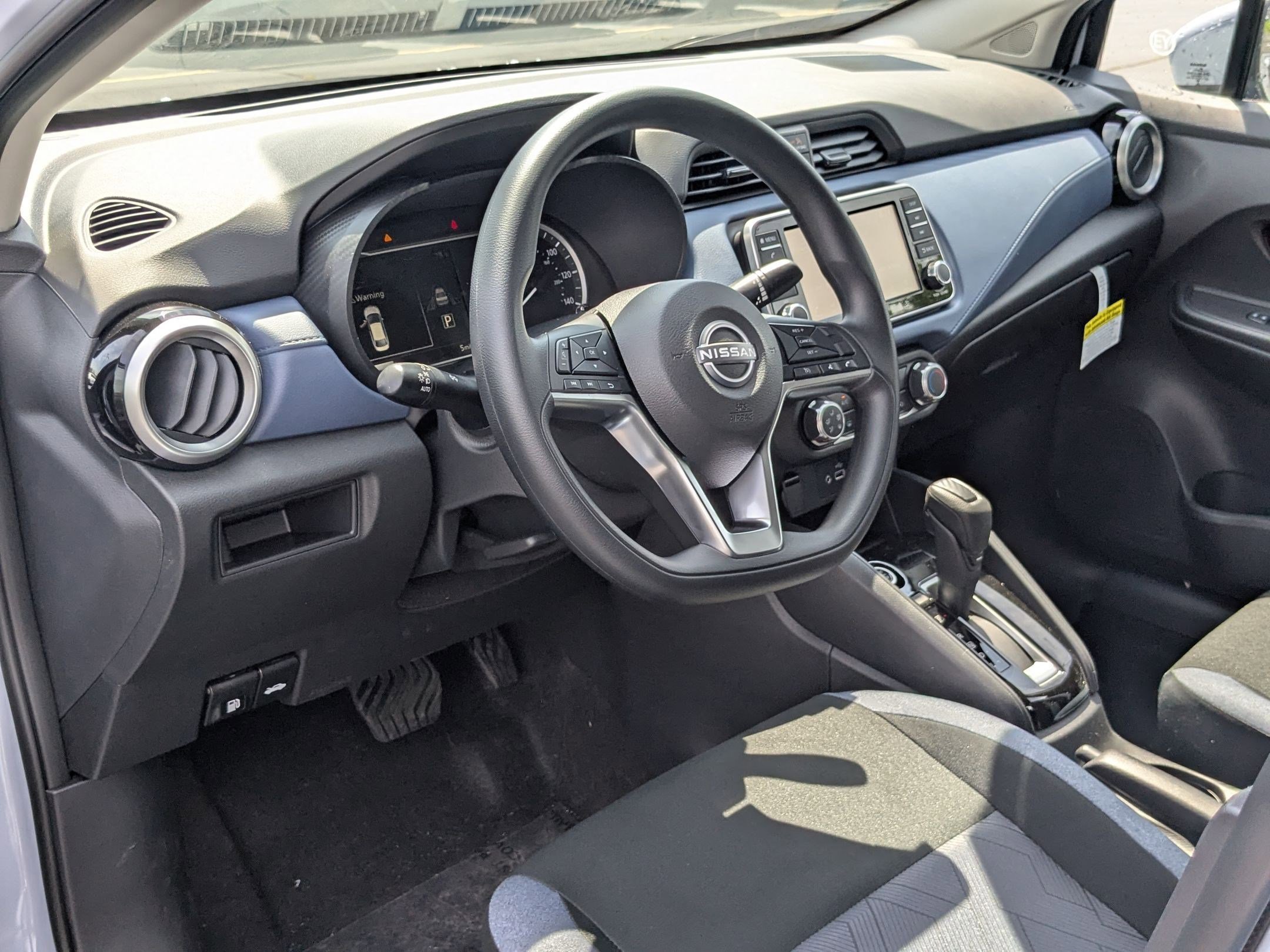 2025 Nissan Versa Sedan SV - Photo 10