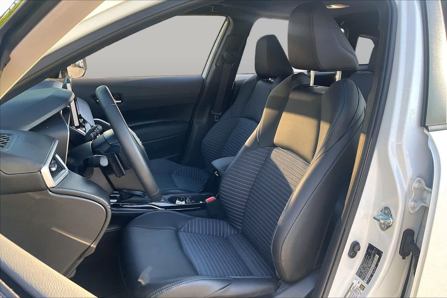Used 2025 Wind Chill Pearl Toyota Hybrid XSE image 8