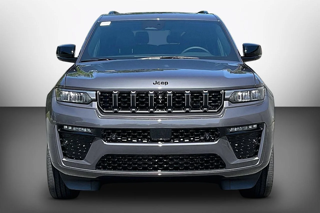 New 2026 Baltic Gray Metallic Clearcoat Jeep Limited Reserve image 3