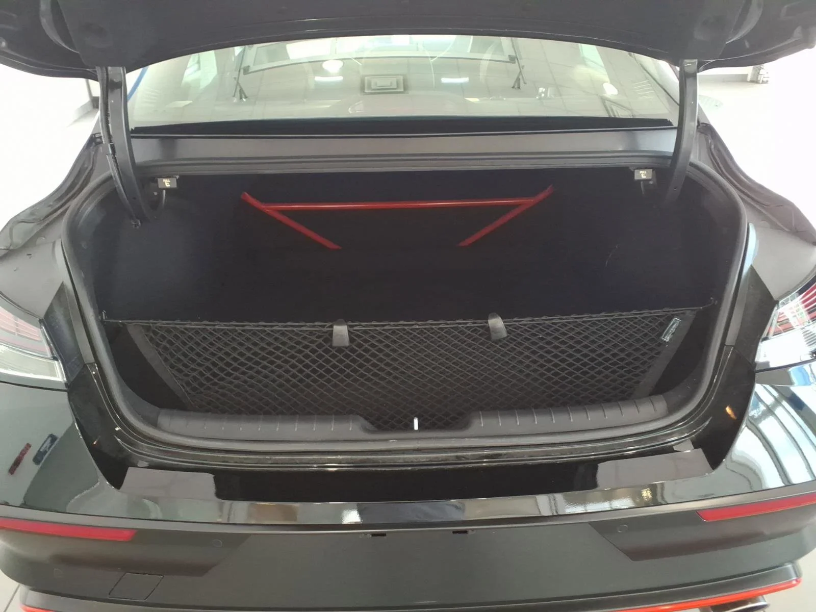 Used 2025 Abyss Black Hyundai Base image 18